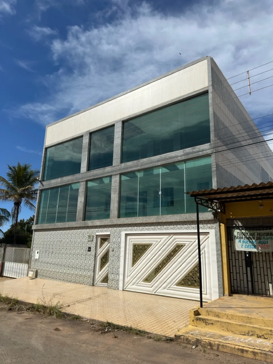 Prédio Comercial e Residencial à Locação - Jardim Brasília, Águas Lindas de Goiás