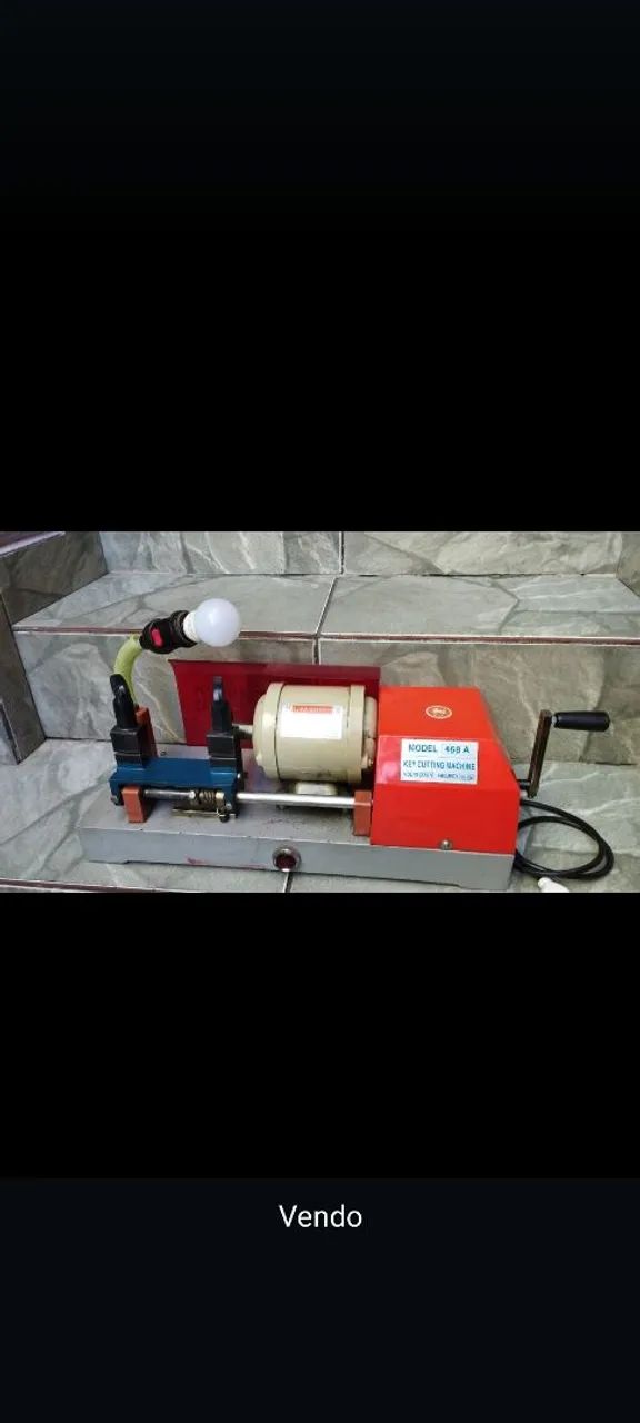 Máquina de Copiar Chaves 469 A