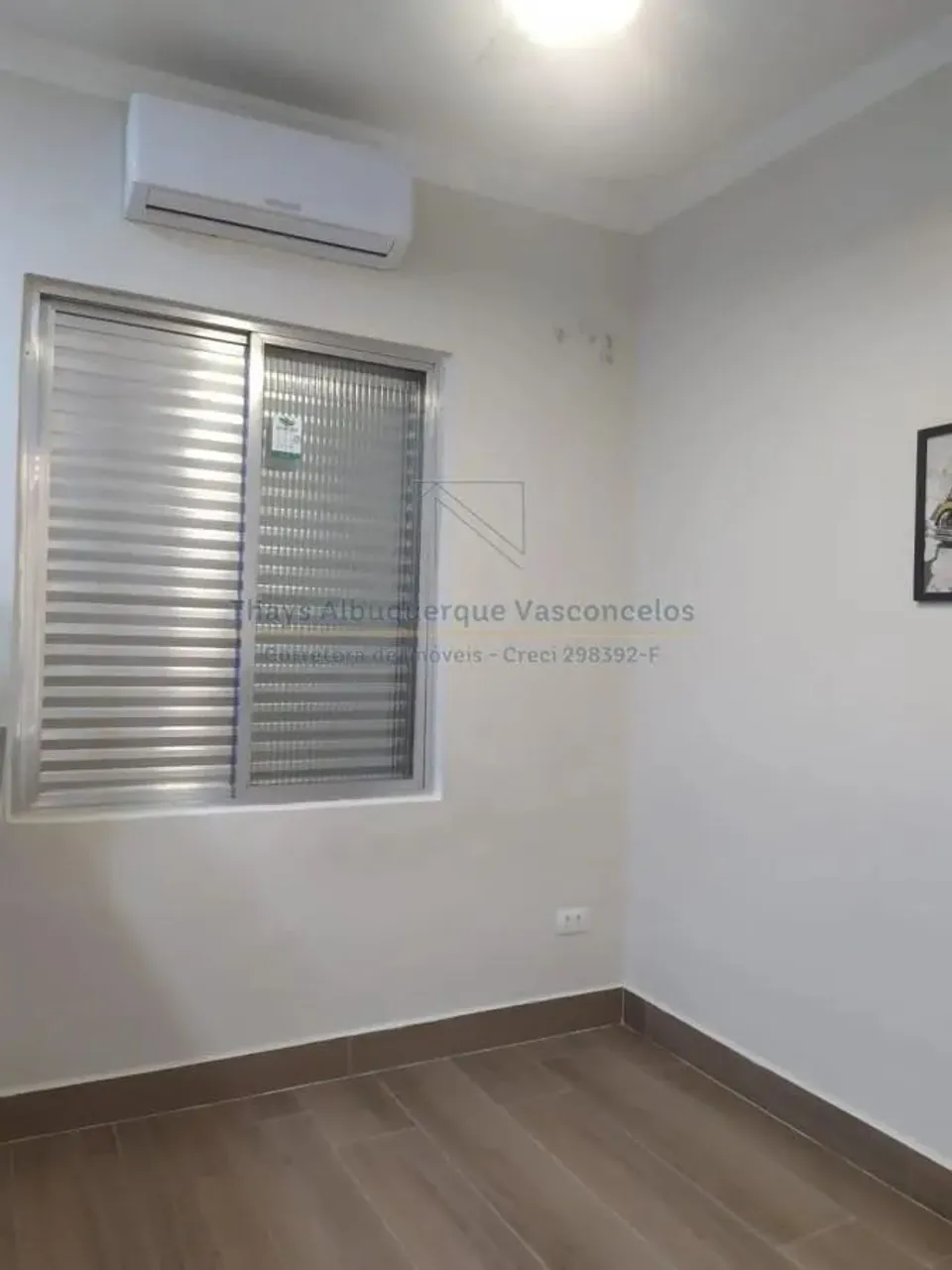 Aluguel Sala Living Reformada e Mobiliada em Predio Frente Mar, no José Menino em Santos -