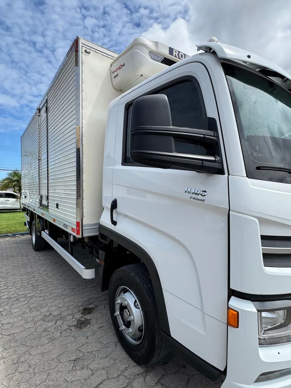 Caminhão Volkswagen Delivery 11.180 DRC 4x2 - Foto 3