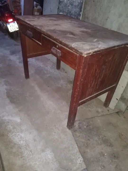 Mesa de madeira antiga tipo escrivaninha 