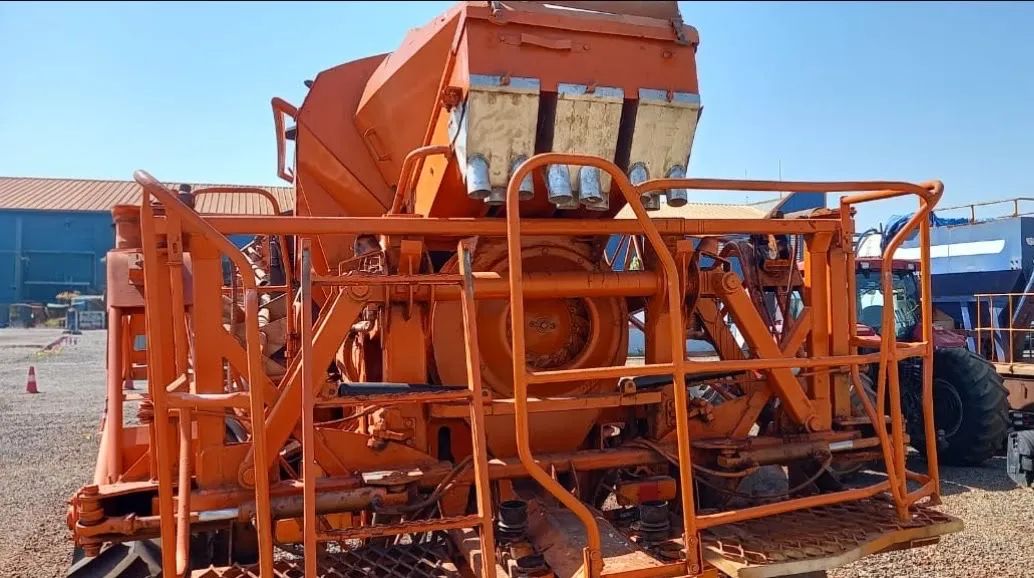 Pulverizador Uniport Jacto 3030 NPK Adubador ano 2019 com 8700 horas, em SP - Foto 6