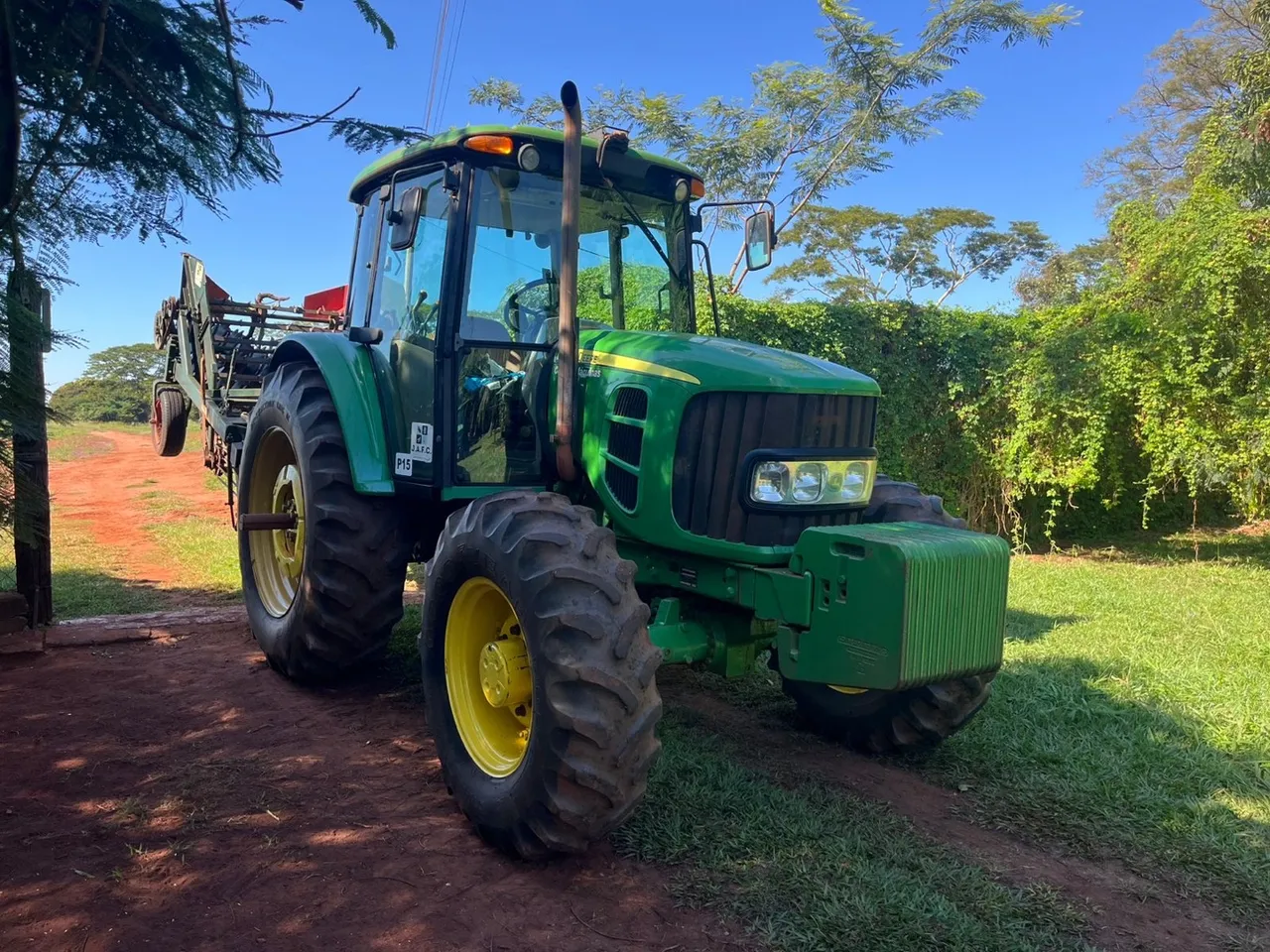 Trator John Deere 6115J