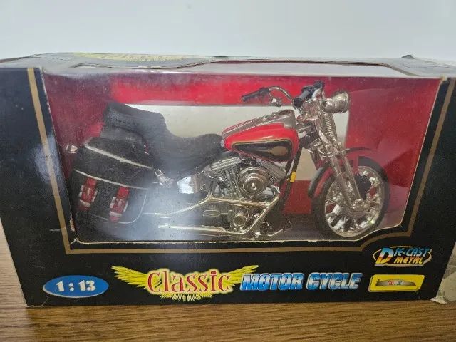 Moto miniatura vermelha 1:13
