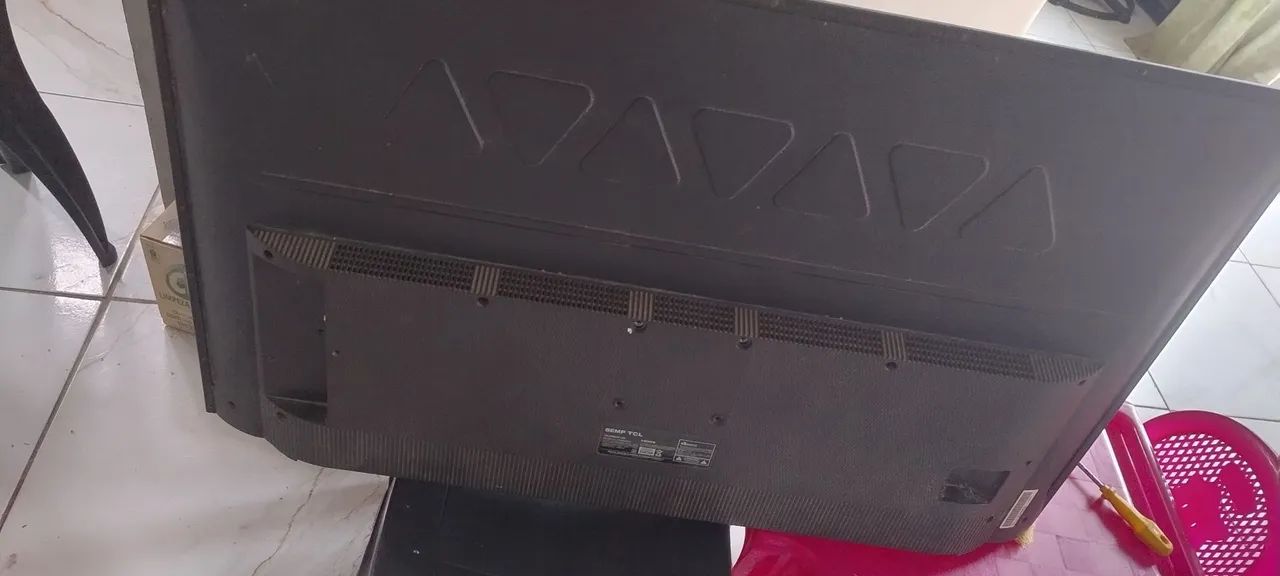 TV TCL 43polegadas vendo com defeito na tela mas funciona aceita proposta  - Foto 3