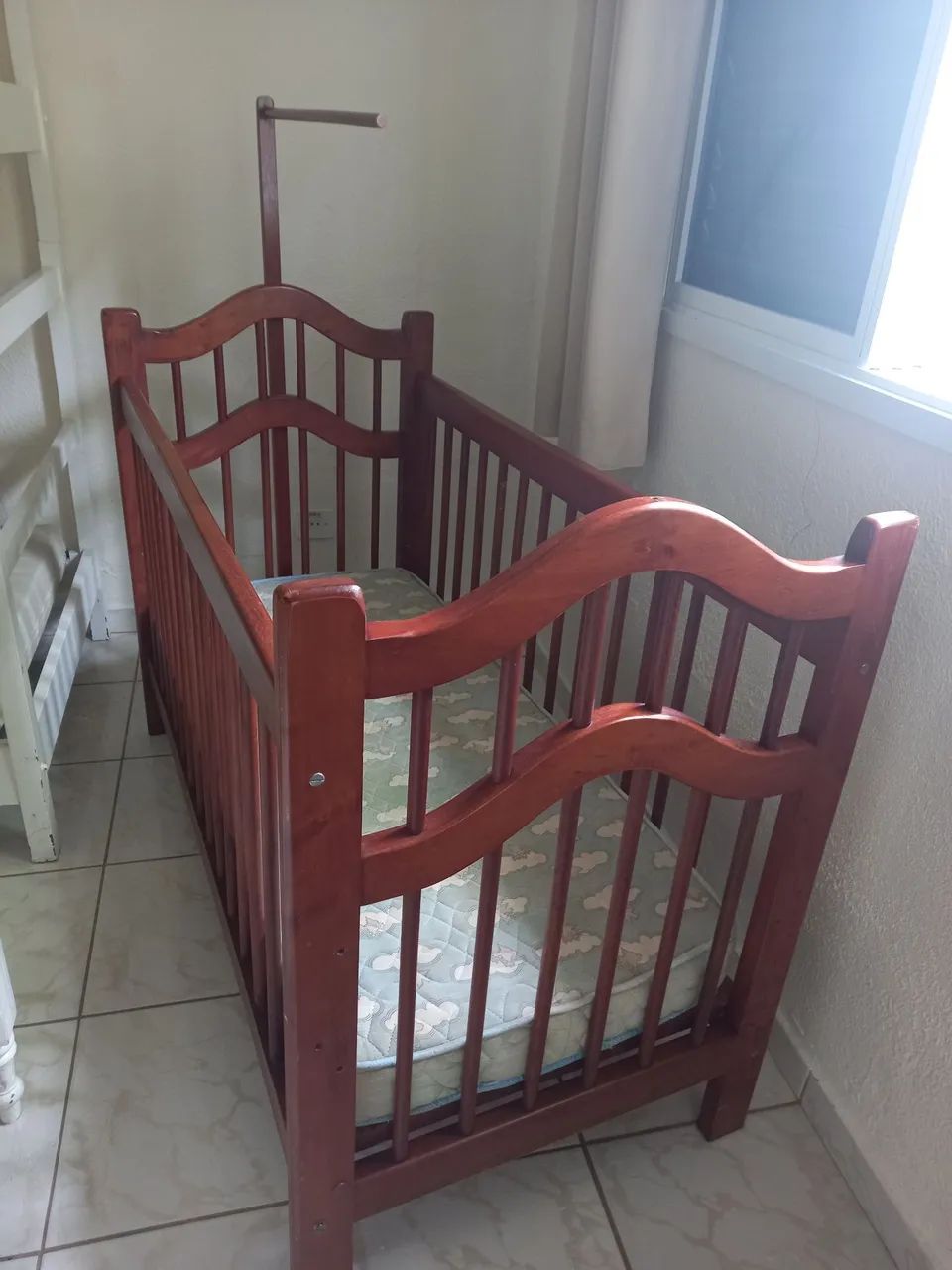 Berço madeira maciça e colchao