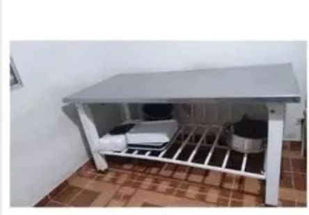 Mesa de Apoio para Cozinha Industrial