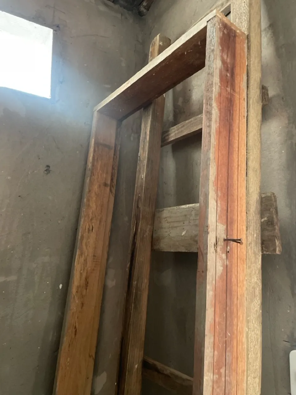 Moldura de madeira para porta (Portal em madeira maciça)