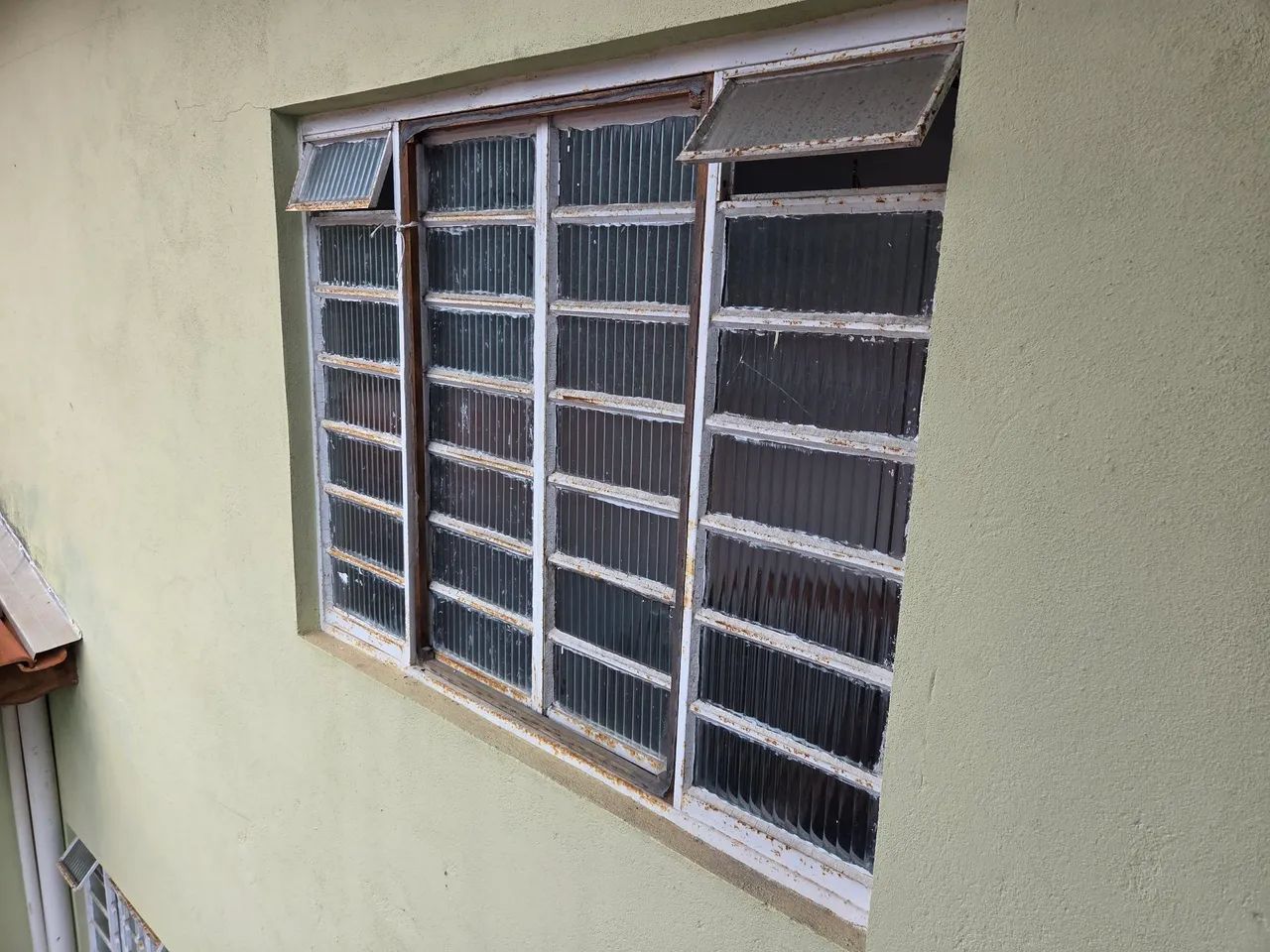 Vitro janela 1,50x1.20 4  folhas 2  fixa 2 movel forte e segura de aço +  grade  forte   - Foto 3