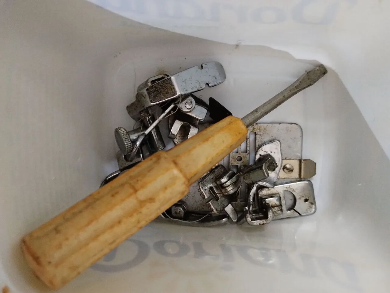 Máquina de Costura Elgin Free Arm 2000 - Antiga - Foto 5