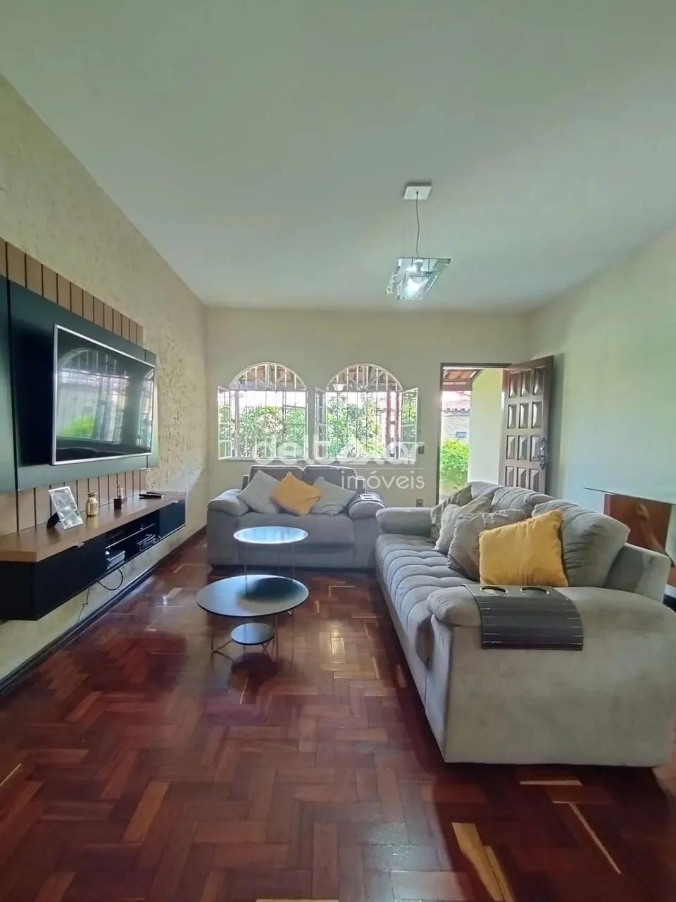 Casa Plana 3 Quartos um com suite, 4 vagas no bairro Floramar, Belo Horizonte, MG