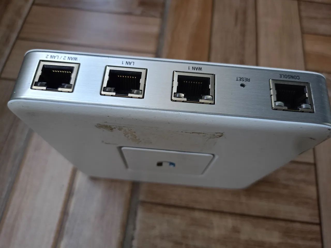  Ubiquiti UniFi Security Gateway (M/N: USG)  - Foto 3