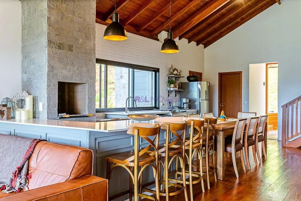 Casa de Alto Padrão com 4 Dormitórios em Rancho Queimado - Foto 3