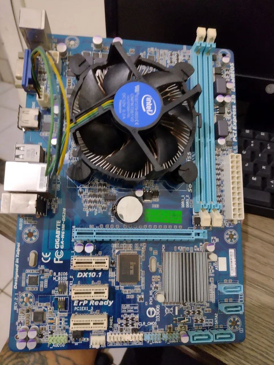 Placa mãe gigabyte ga-h61m-ds2h ddr3 com cooler Intel 