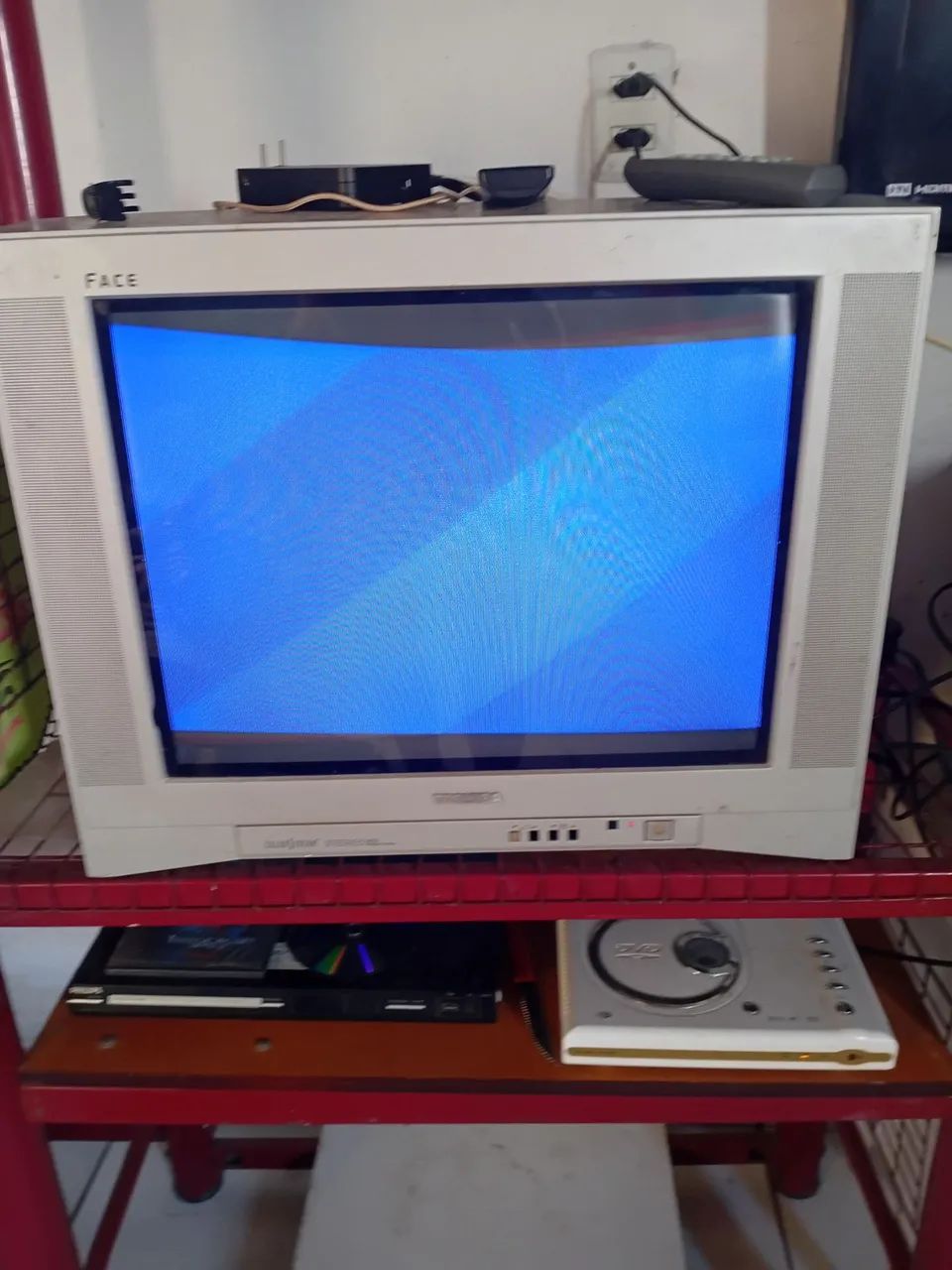 Vende-se está televisão 