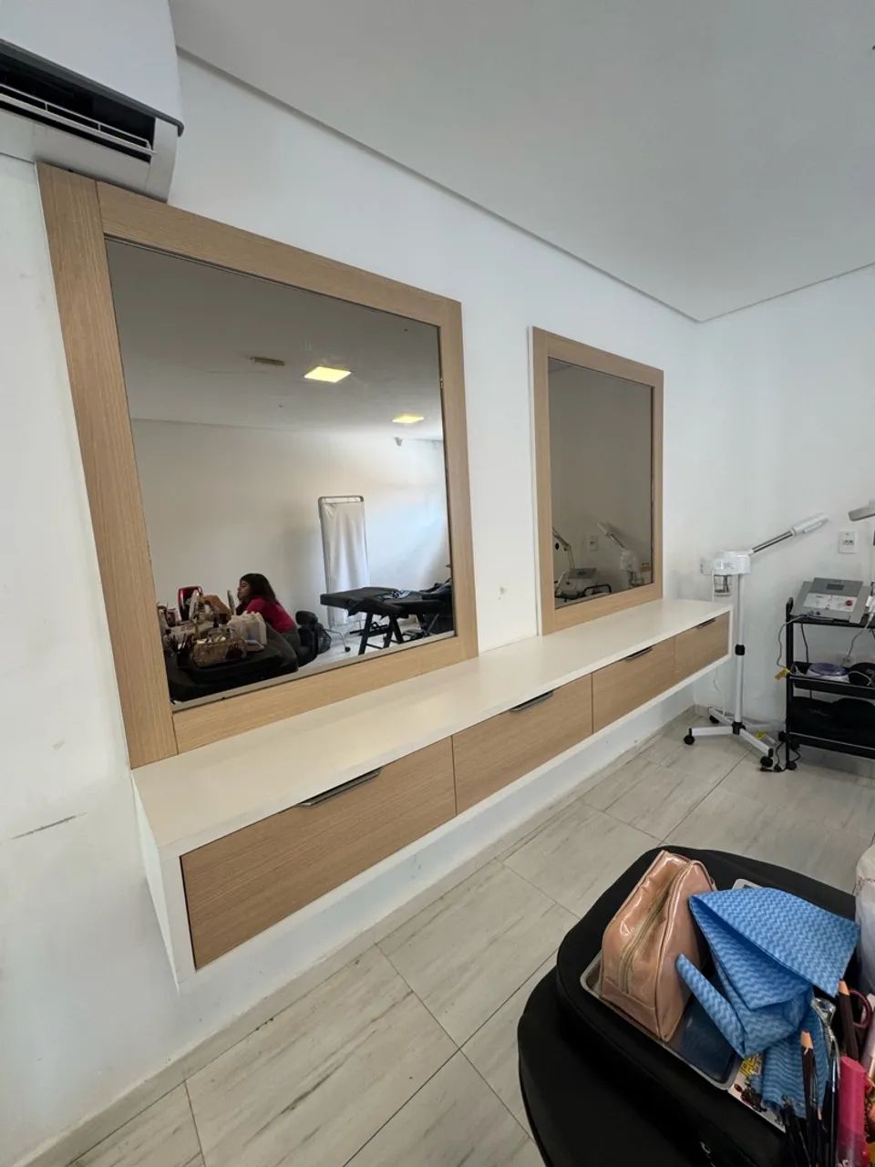 Bancada MDF com espelhos  - Foto 2
