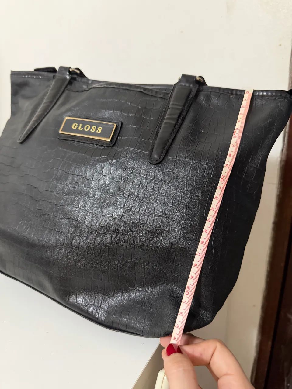 Bolsa preta estilo tote com textura croco  - Foto 2