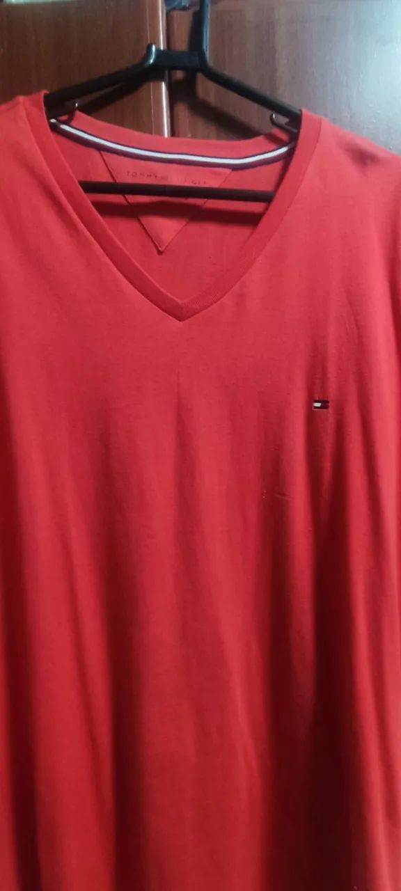 Camisa em gola "V" da Tommy Hilfiger Plus Size (x2) - Foto 3