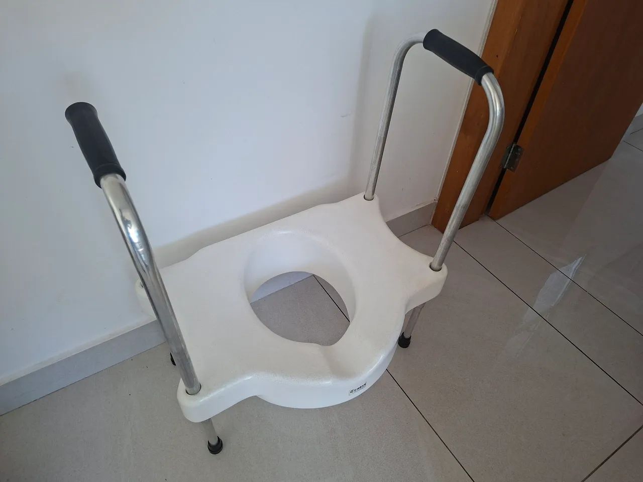 Assento sanitário rlevado para idoso - Foto 2