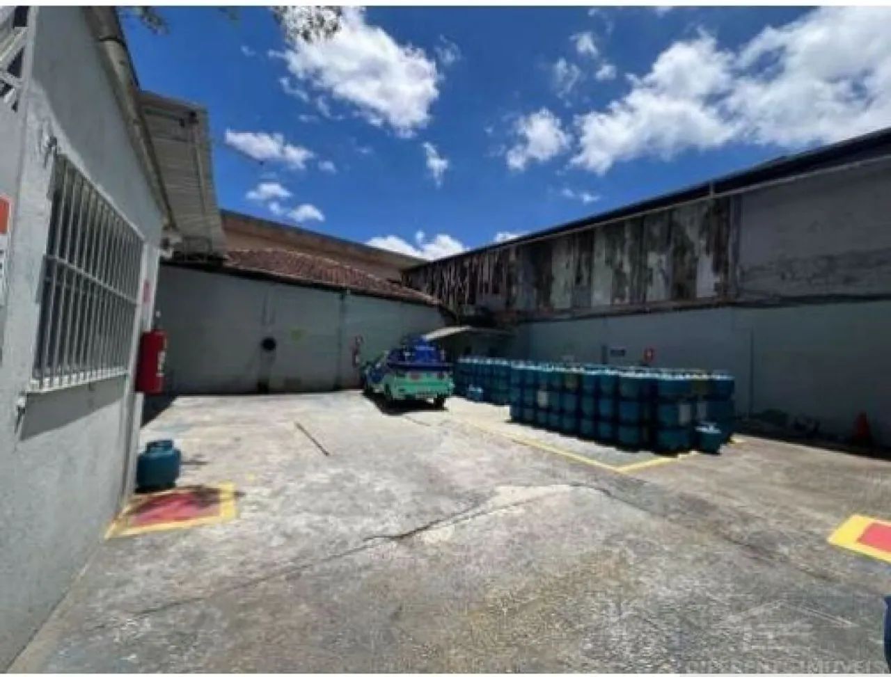 PRÉDIO COMERCIAL E GALPÃO À VENDA OU LOCAÇÃO NO CAPÃO REDONDO