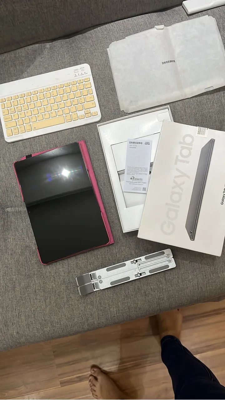 Tablet Samsung praticamente novo 
