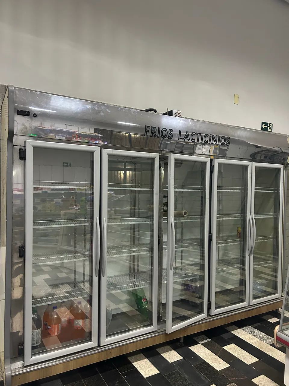 Expositor Refrigerado Vertical 5 Portas para Frios e Laticínios - Foto 5
