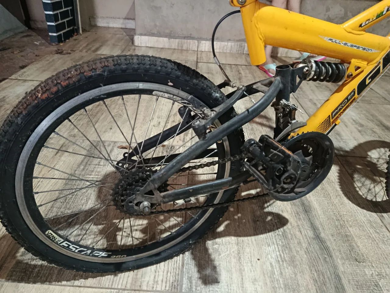 Bicicleta aro 20 18 marchas com amortecedor traseiro  - Foto 4