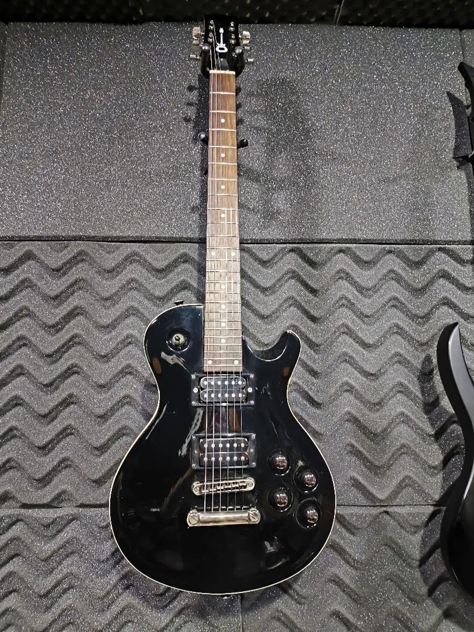 Guitarra Charvel San Dimas 3 