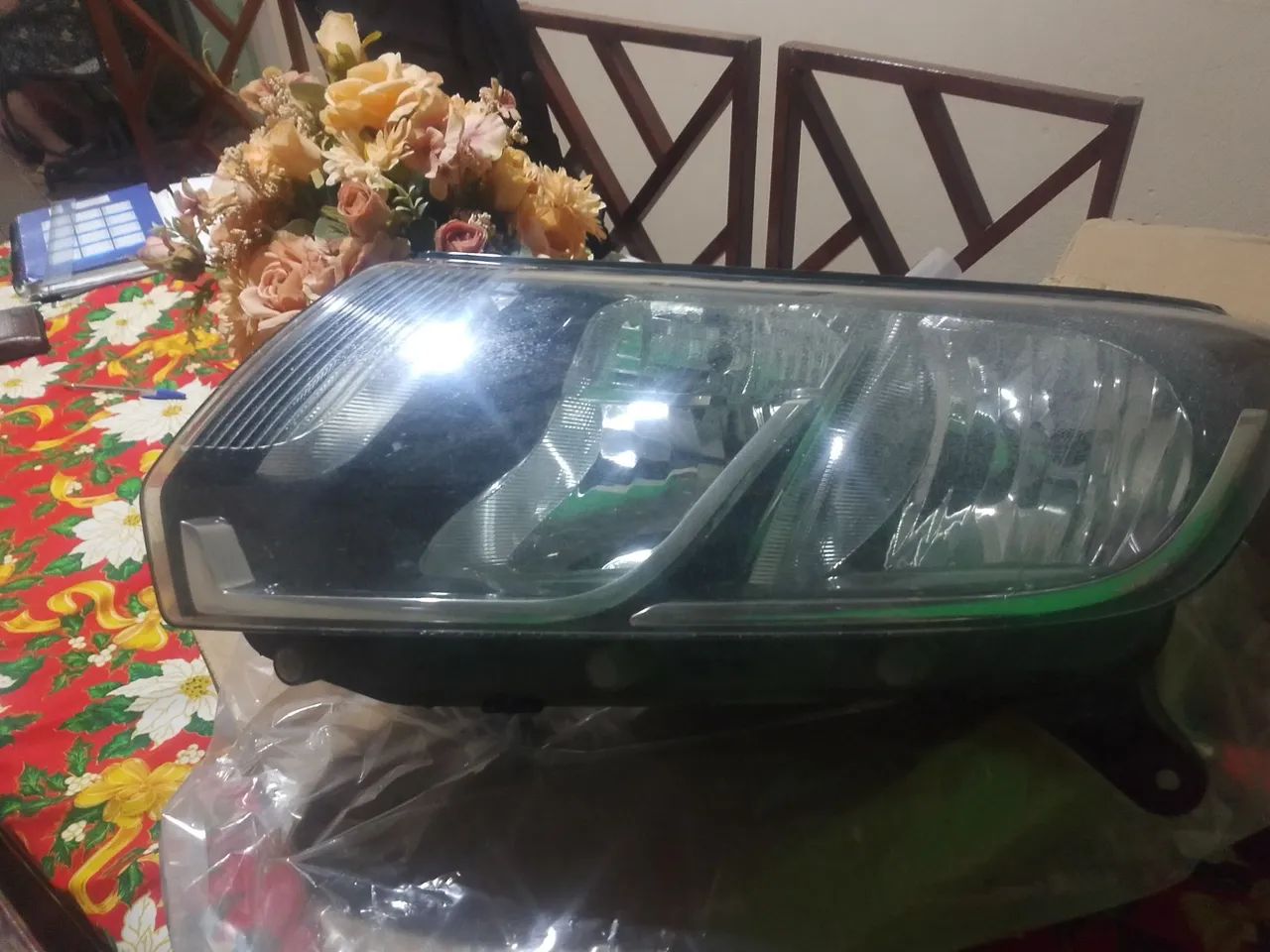 Farol esquerdo do Sandero 2016