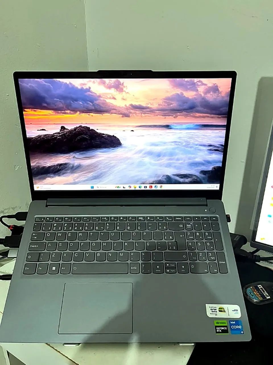  Lenovo LOQ 15IAX9E