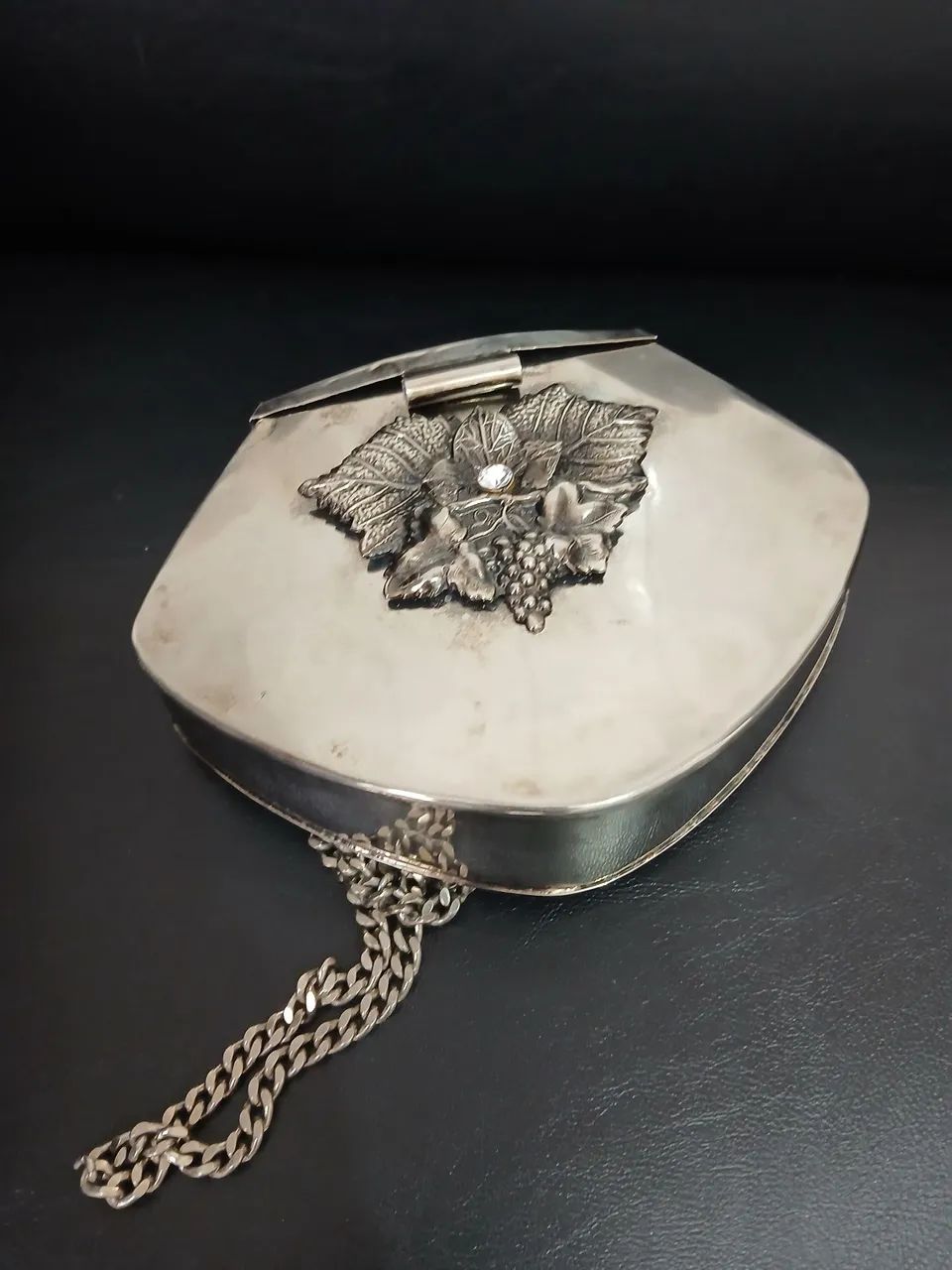 Bolsa antiga de metal prateado deslumbrante  - Foto 4