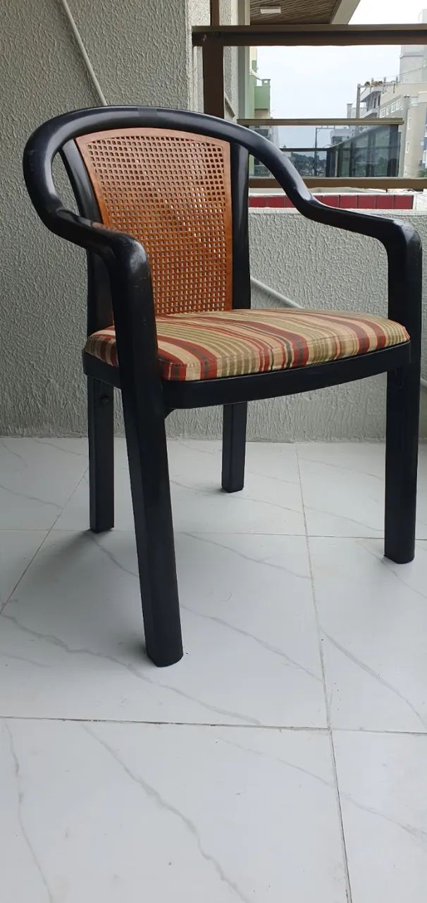 Lote com 8 Cadeiras com Braços - Foto 3