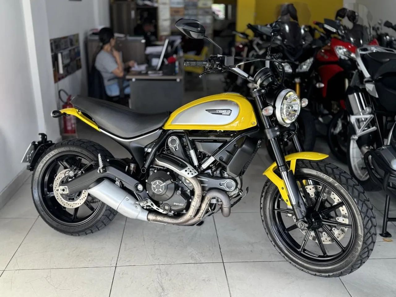 DUCATI SCRAMBLER 800 ICON