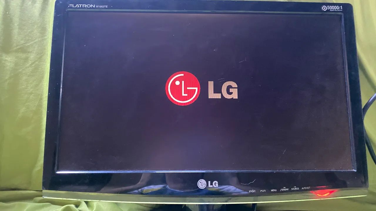 Paga o valor escrito e leva os dois monitores  - Foto 3
