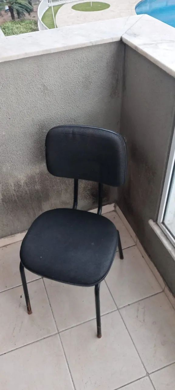 CADEIRA DE ESCRITORIO PRETA 