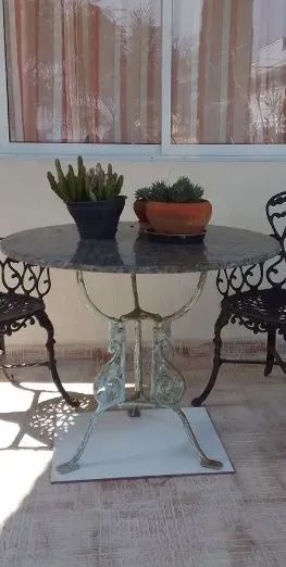 Mesa para jardim granito e ferro fundido.Conservada - Foto 2