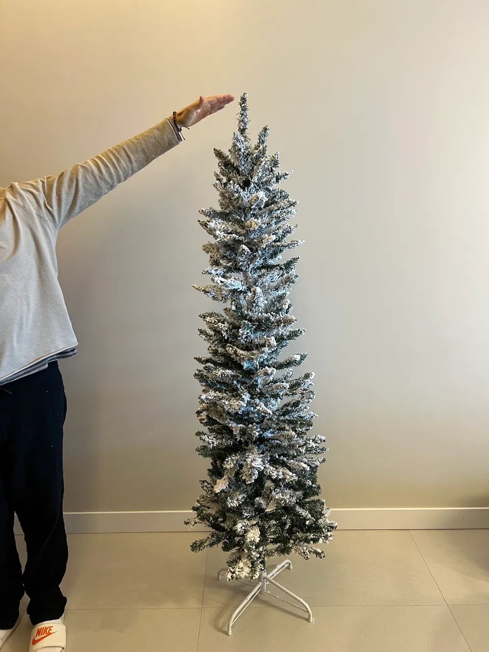 Árvore de natal nevada slim 1,80m + Enfeites - Foto 2
