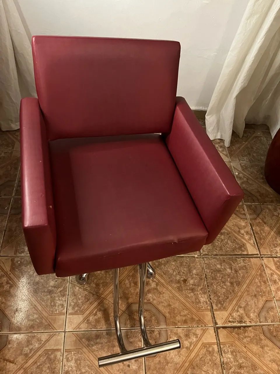 Vende-se cadeira de cabeleireiro hidráulica  - Foto 3