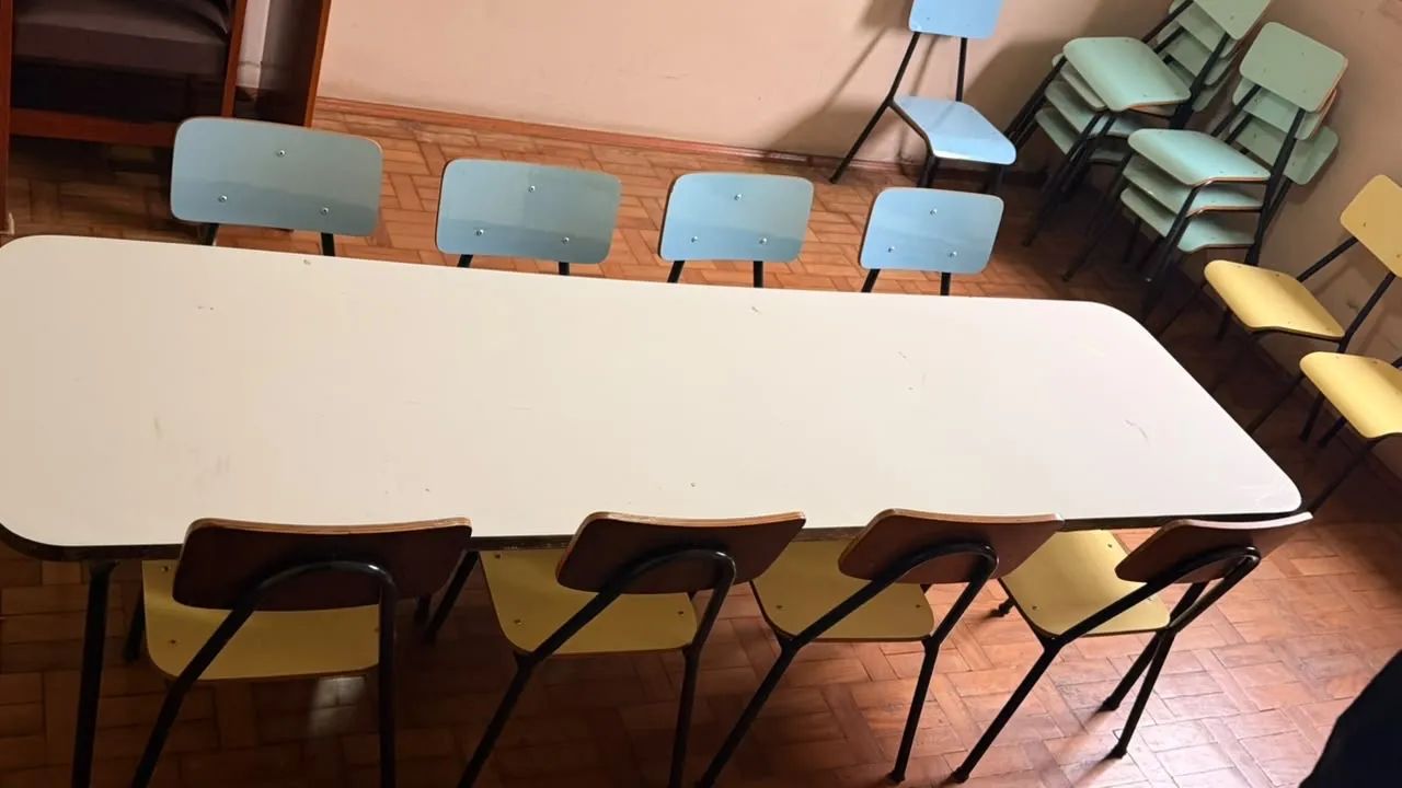 Mesa com 8 cadeiras infantil  - Foto 2