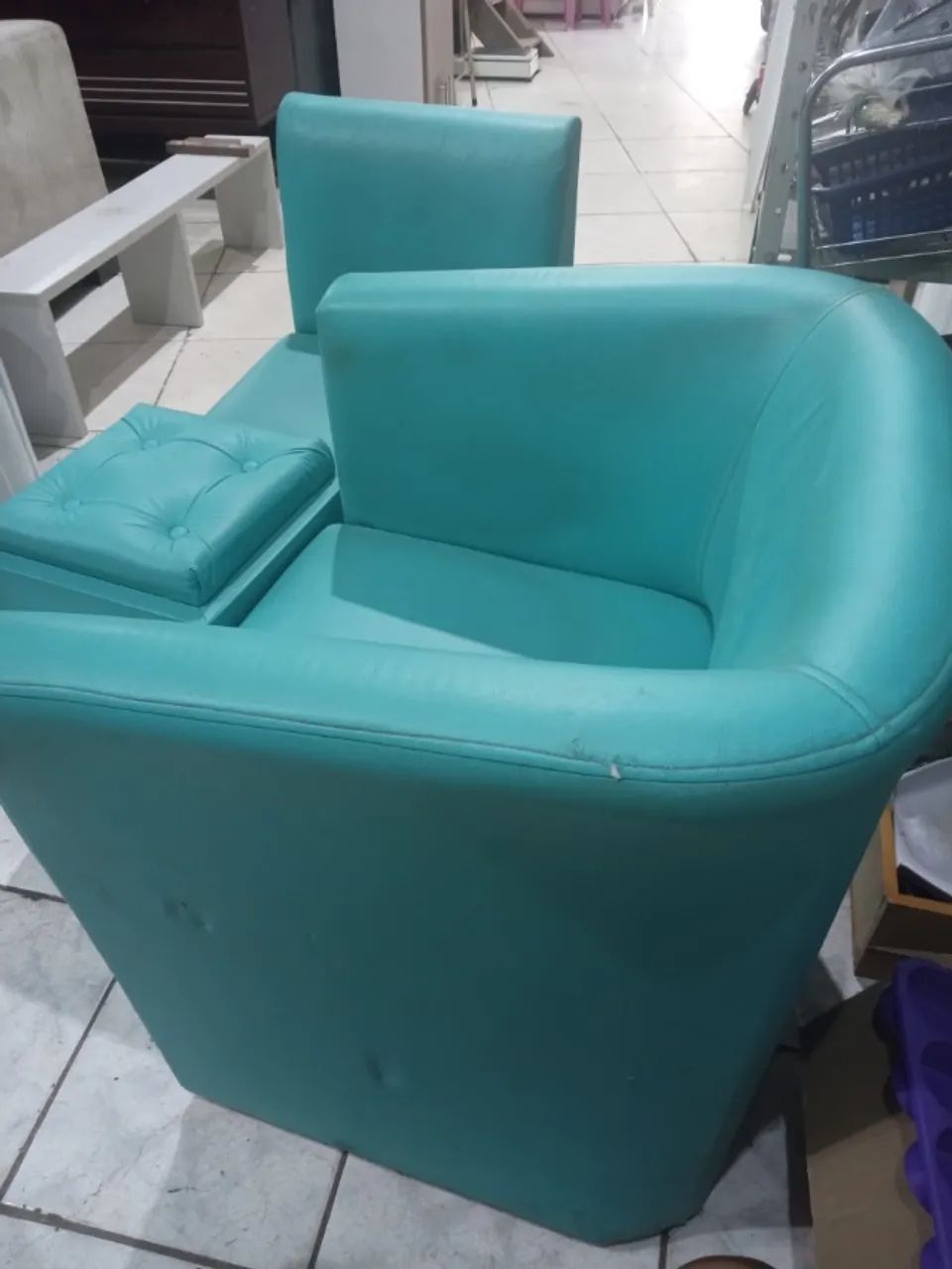 (Cód 049) Conjunto Pedicure com Poltranas e Puff tudo bem conservado  - Foto 2