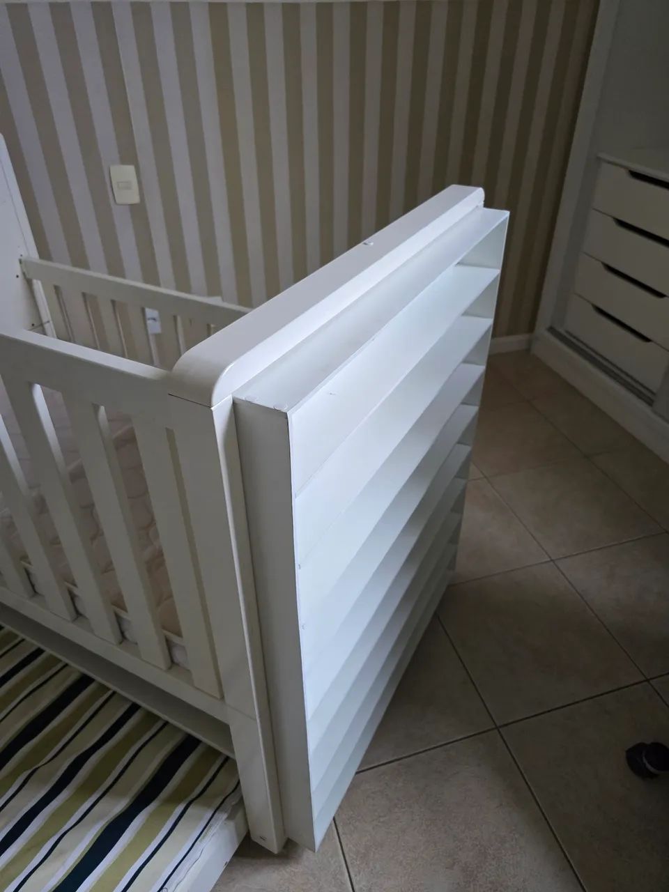 Berço cama com cama adicional e dois colchoes de tecido impermeavel. - Foto 5