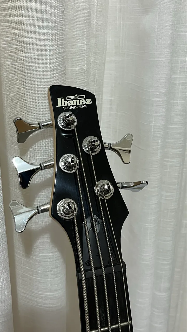 baixo ibanez gio