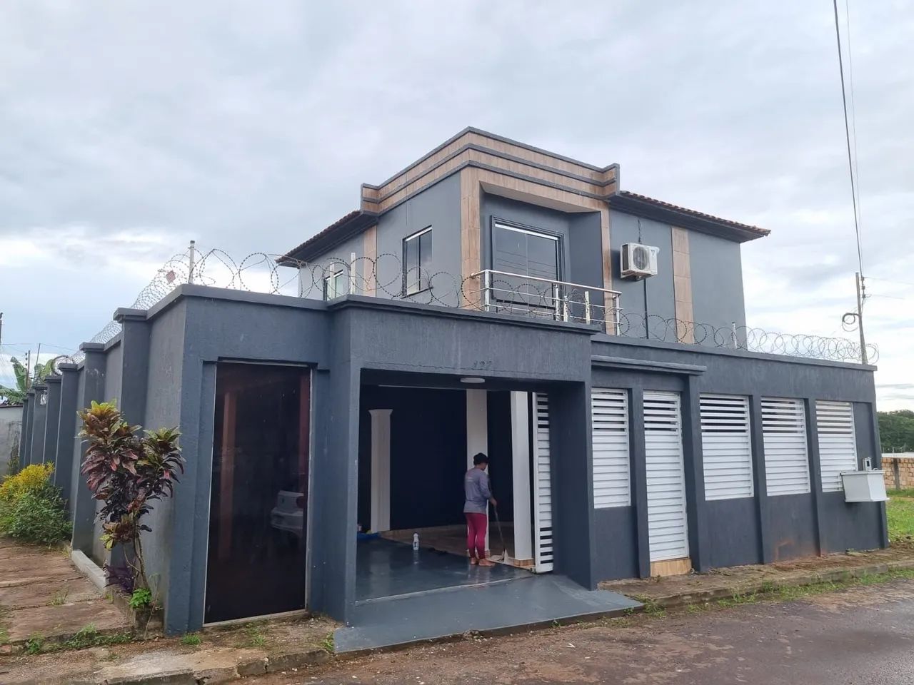 Alugo Dúplex com 3 suítes, todo no blindex. R$2.250  - Foto 2