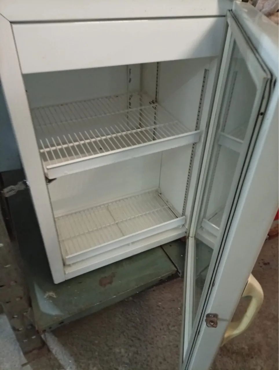 Expositor vertical refrigerado porta vidro 220 wts usado conservado c garantia - Foto 3