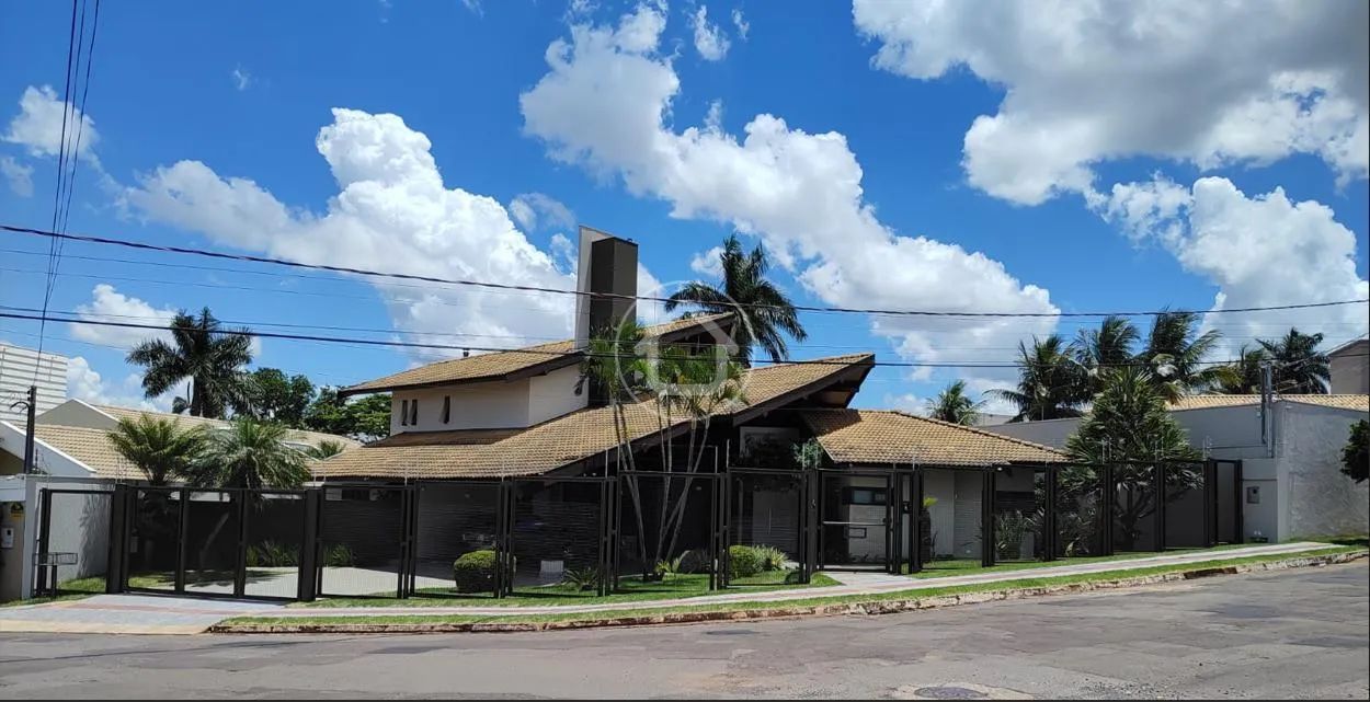 CASA COM 04 QUARTOS SENDO 01 SUITE MASTER