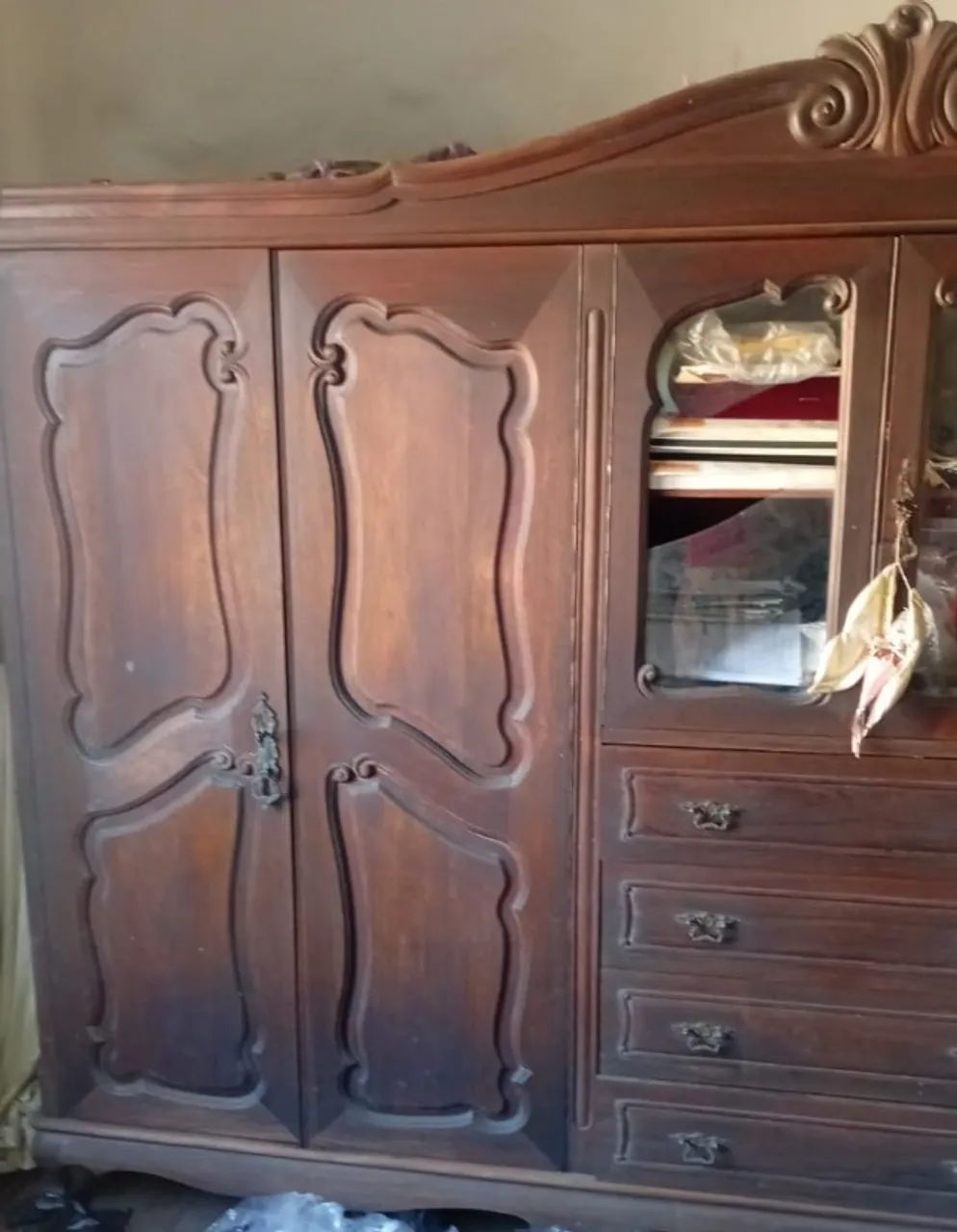 Guarda- roupa em jacarandá estilo chipandelle com 6 portas - Foto 2
