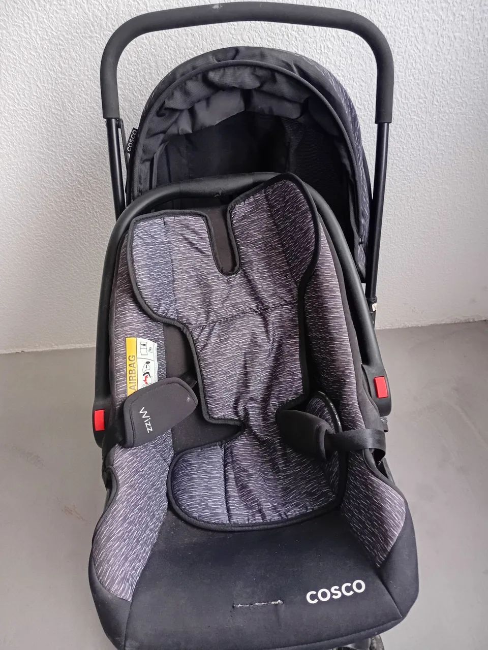 Carrinho de bebê com bebê conforto da Cosco - Foto 3