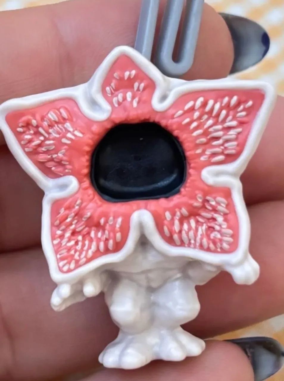2 Kinder Joy Stranger Things - Hopper e Demogorgon  - Foto 2
