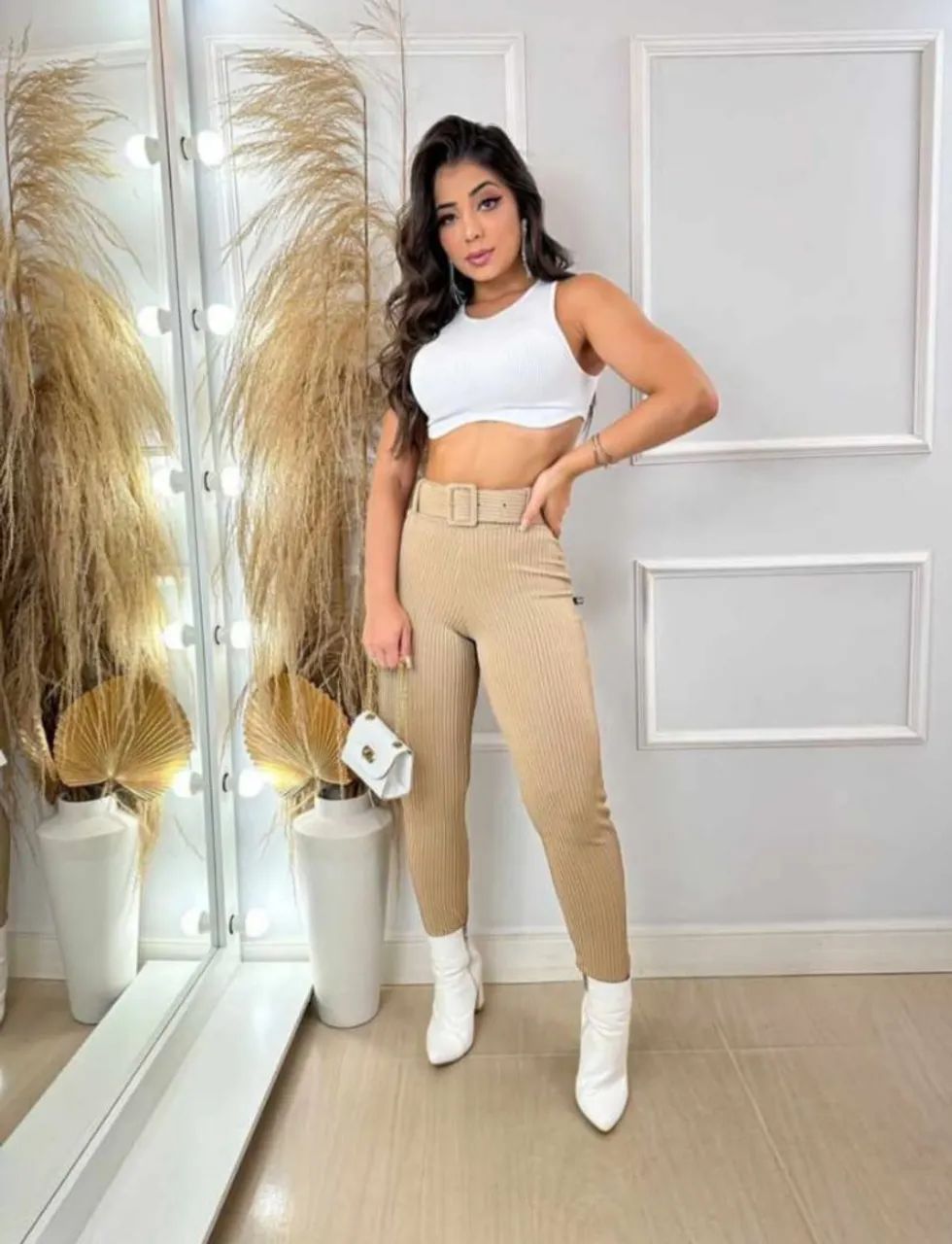 Calça Canelada com cinto e bolso