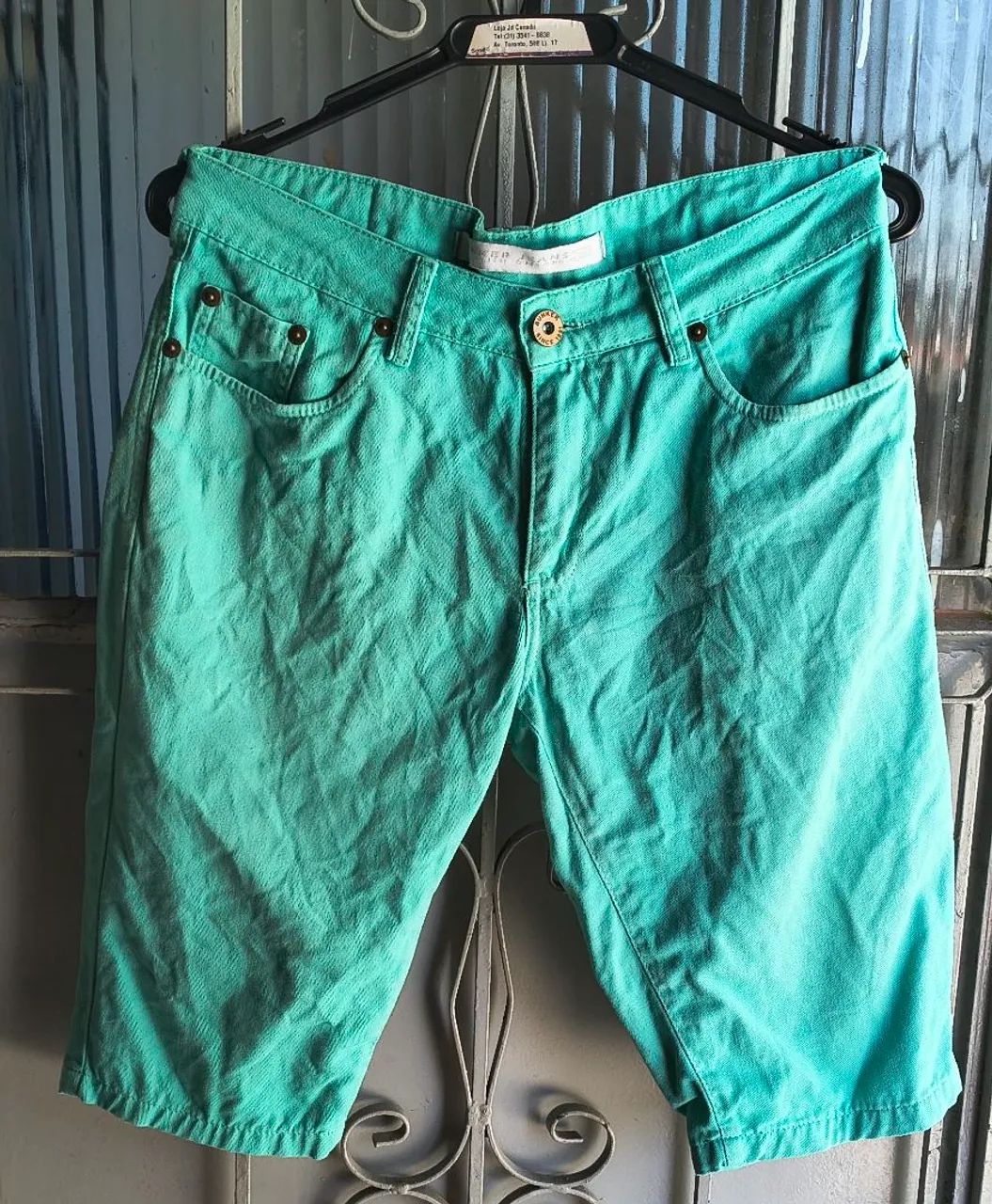 Vendo 2 bermudas semi nova no 40 e 42 .. 30 reais cada